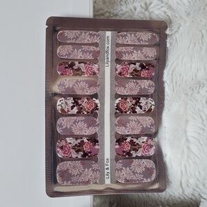 “Sophisticated Lady” Lily & Fox Floral Nail Wraps! New & Sealed!